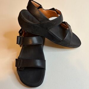 Fitflop Lulu Adjustable Leather Sandals, size 9